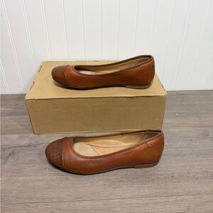 Brand new WOMEN'S TROTTERS CLARA FLATS size 7.5 no